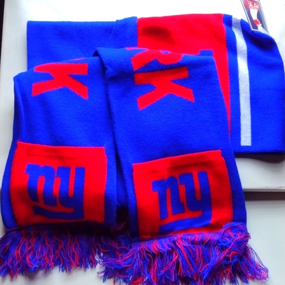 NY Winter Hooded Scarf with Pockets